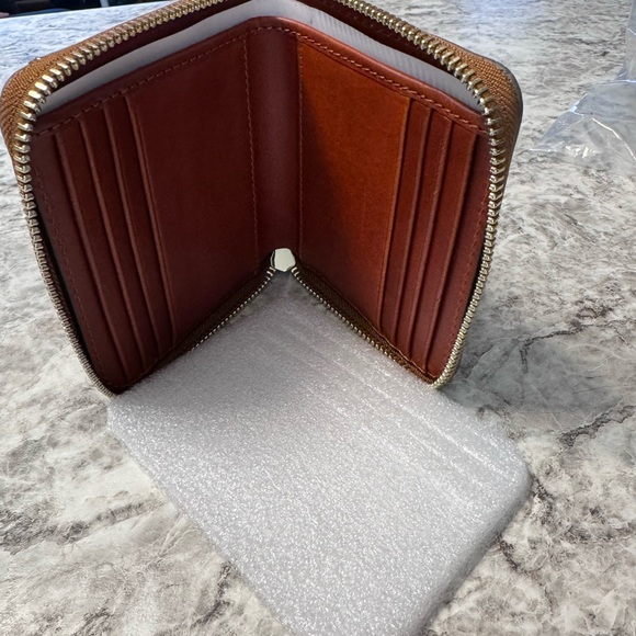 NWT Elephant color pebble, leather Leather Wallet with Zipper - Picture 3 of 5